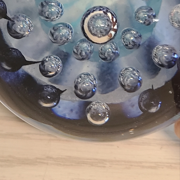 Anton Intaglio Hand Blown Glass Paperweight Signed and Numbered 1992 32/3000 - Picture 6 of 12